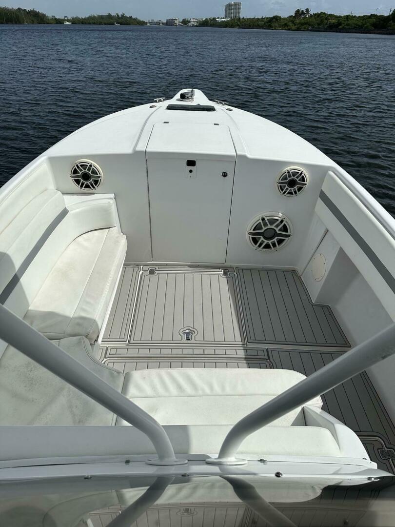 2003 Intrepid 32 - Image 19