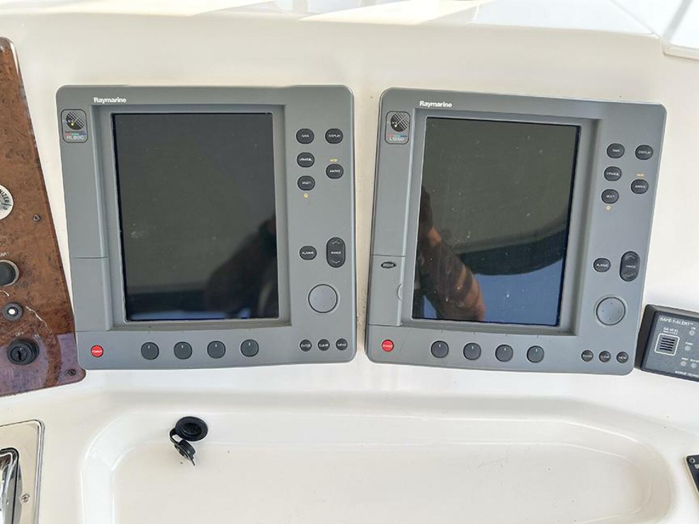 2002 Silverton 42 Convertible - Image 16