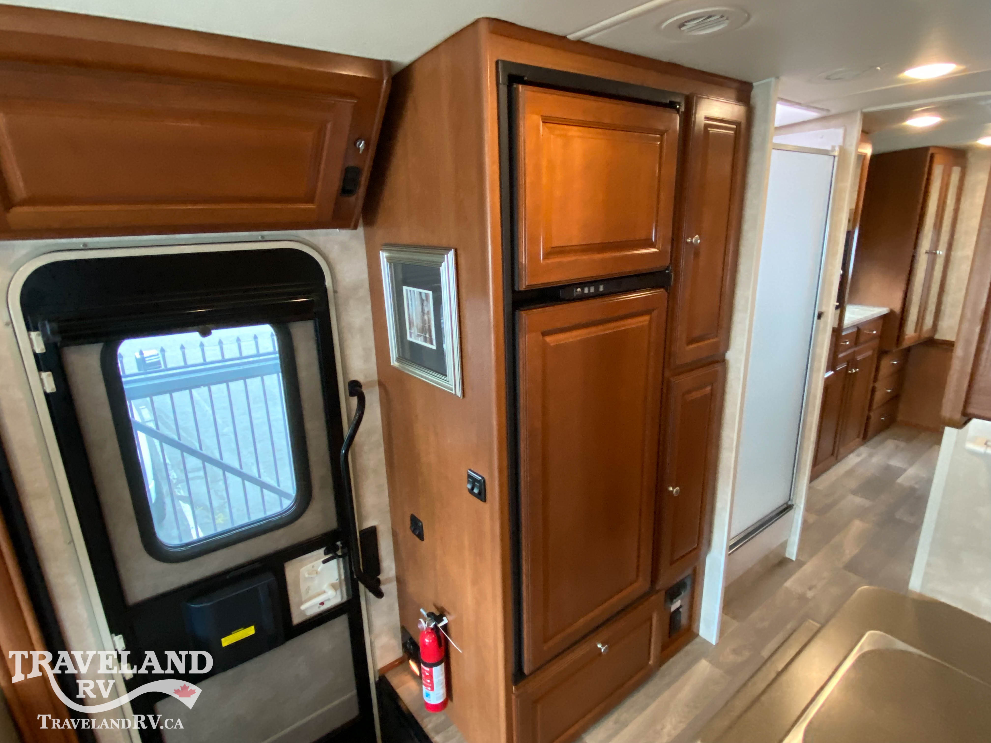 2019 Winnebago Sunstar LX 30T - Image 14