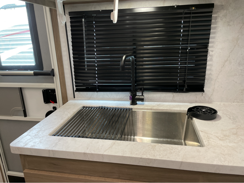 2025 Coachmen Freedom Express Ultra Lite 252RBS - Image 13