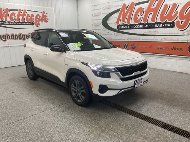2022 Kia Seltos Utility 4D S AWD - Image 3