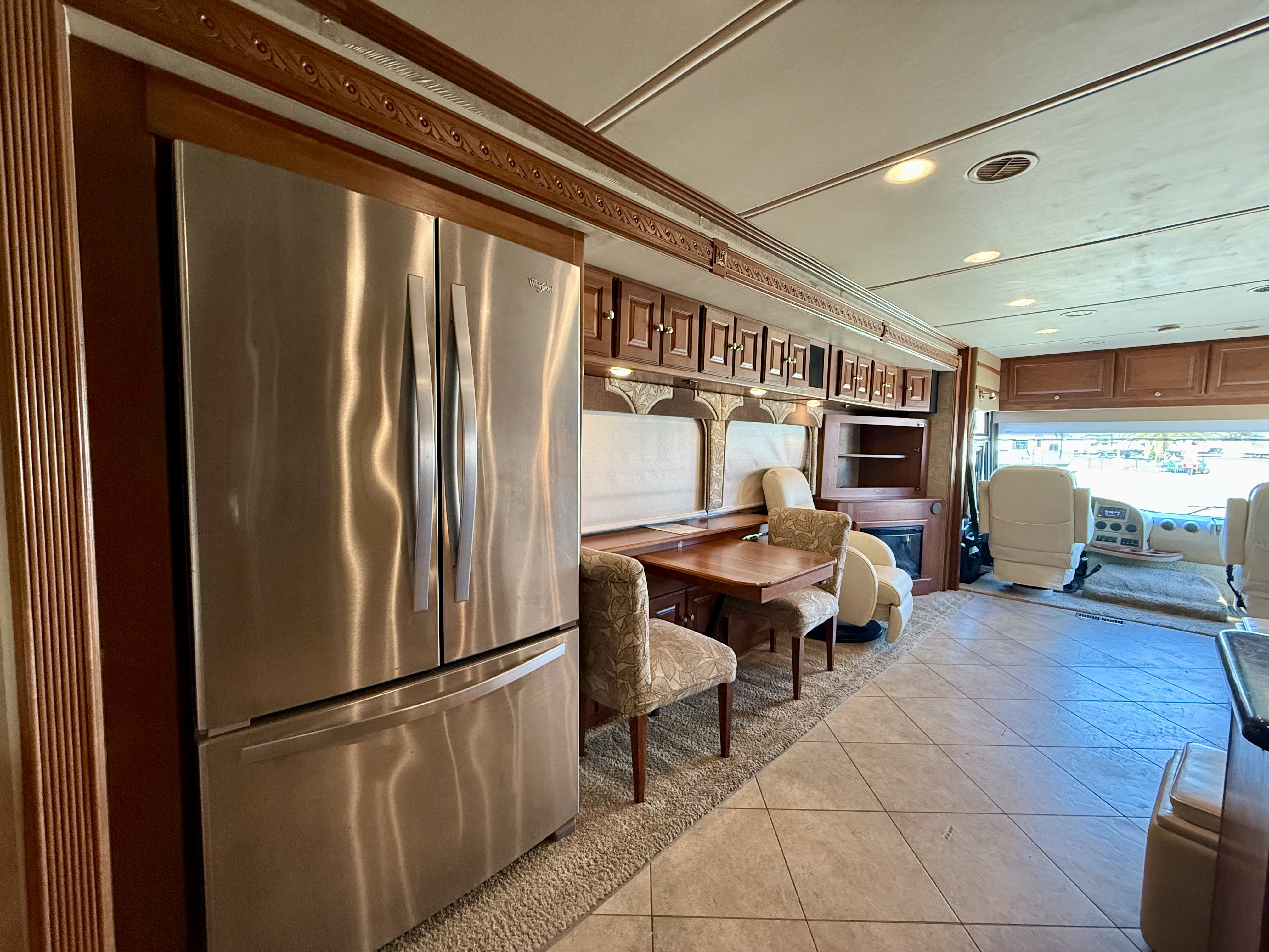 2015 Winnebago Adventurer 38Q - Image 16