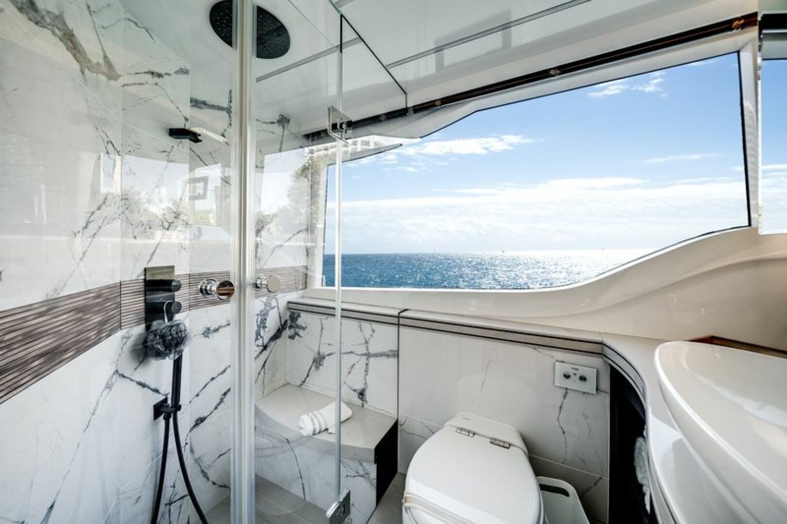 2024 Galeon 560 FLY Base - Image 16