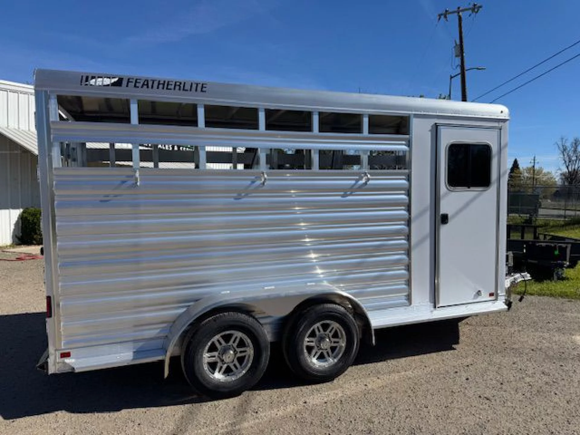 2026 FEATHERLITE FEATHERLITE 9651 3 HORSE SLANT PACKAGE B - Image 4