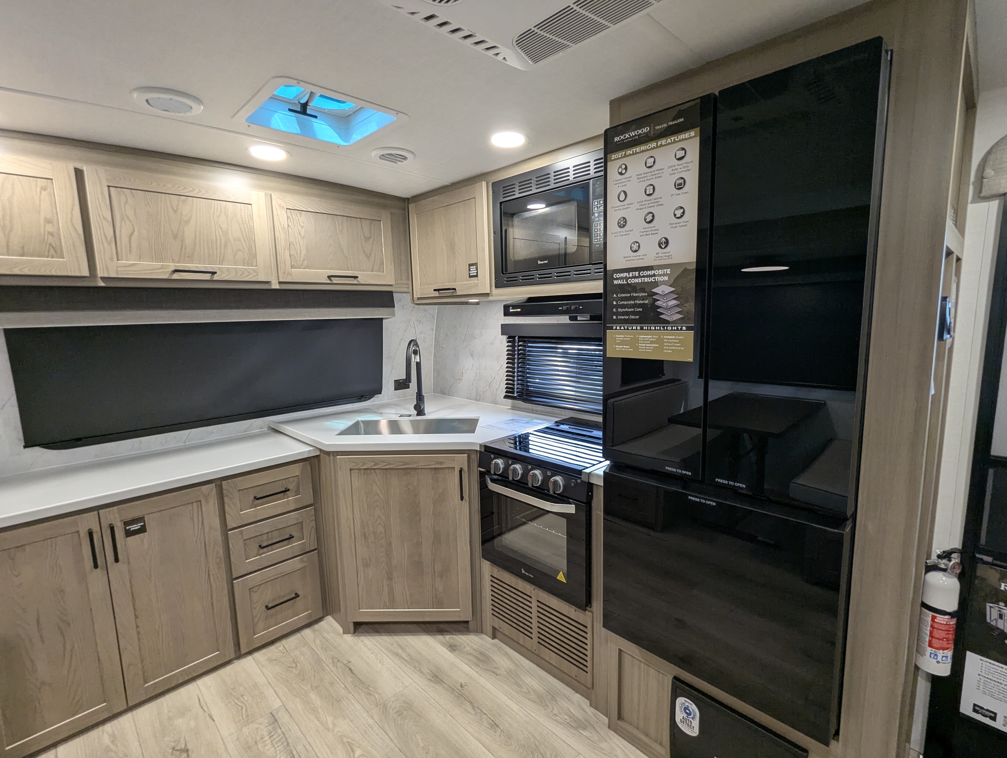 2027 Forest River Rockwood Ultra Lite 2608BS - Image 19
