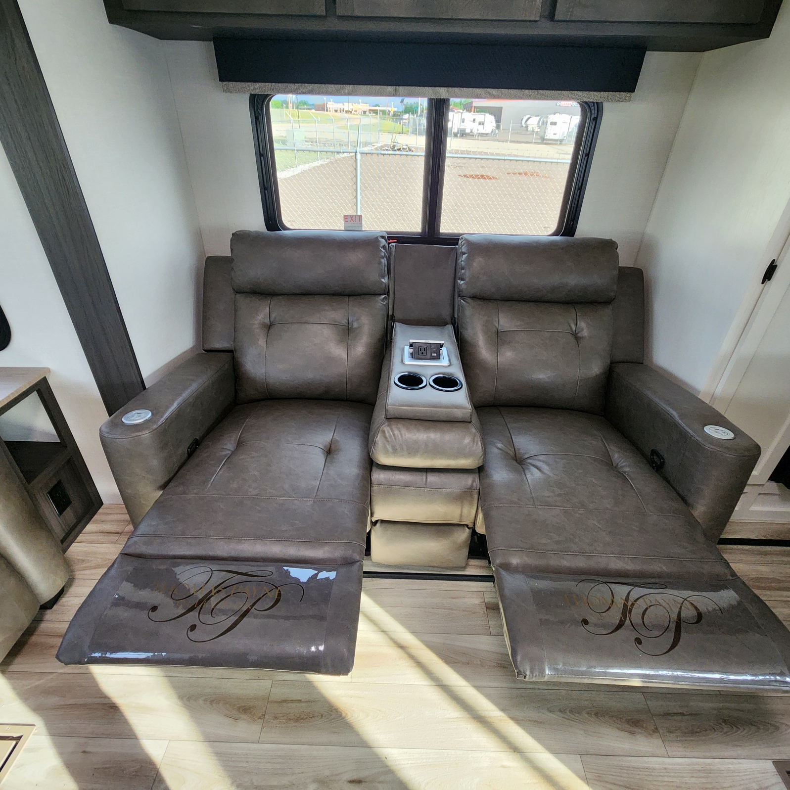 2026 VENTURE RV SPORTTREK 343VIK - Image 25