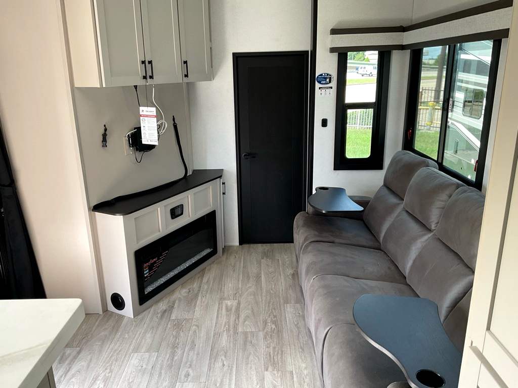 2027 JAYCO SEISMIC 413 - Image 21