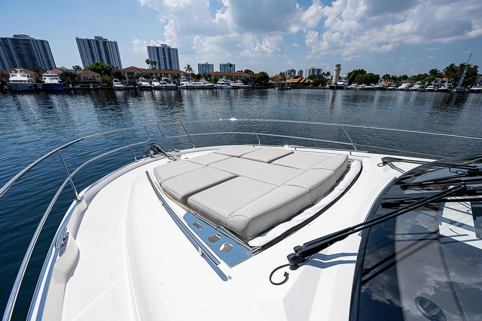 2022 Prestige 520 Fly - Image 6