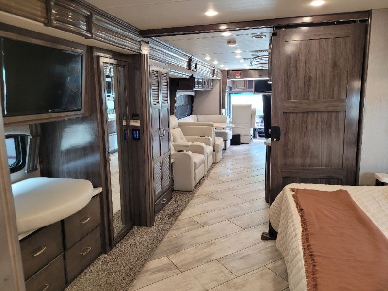 2022 Fleetwood Discovery 38K - Image 26