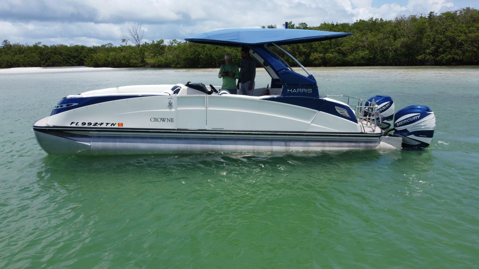 2021 Harris Crowne SL 270 Twin Engine - Image 1