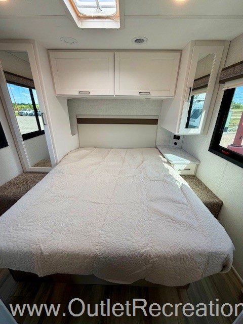 2026 Thor Motor Coach Pasadena SE28 - Image 29