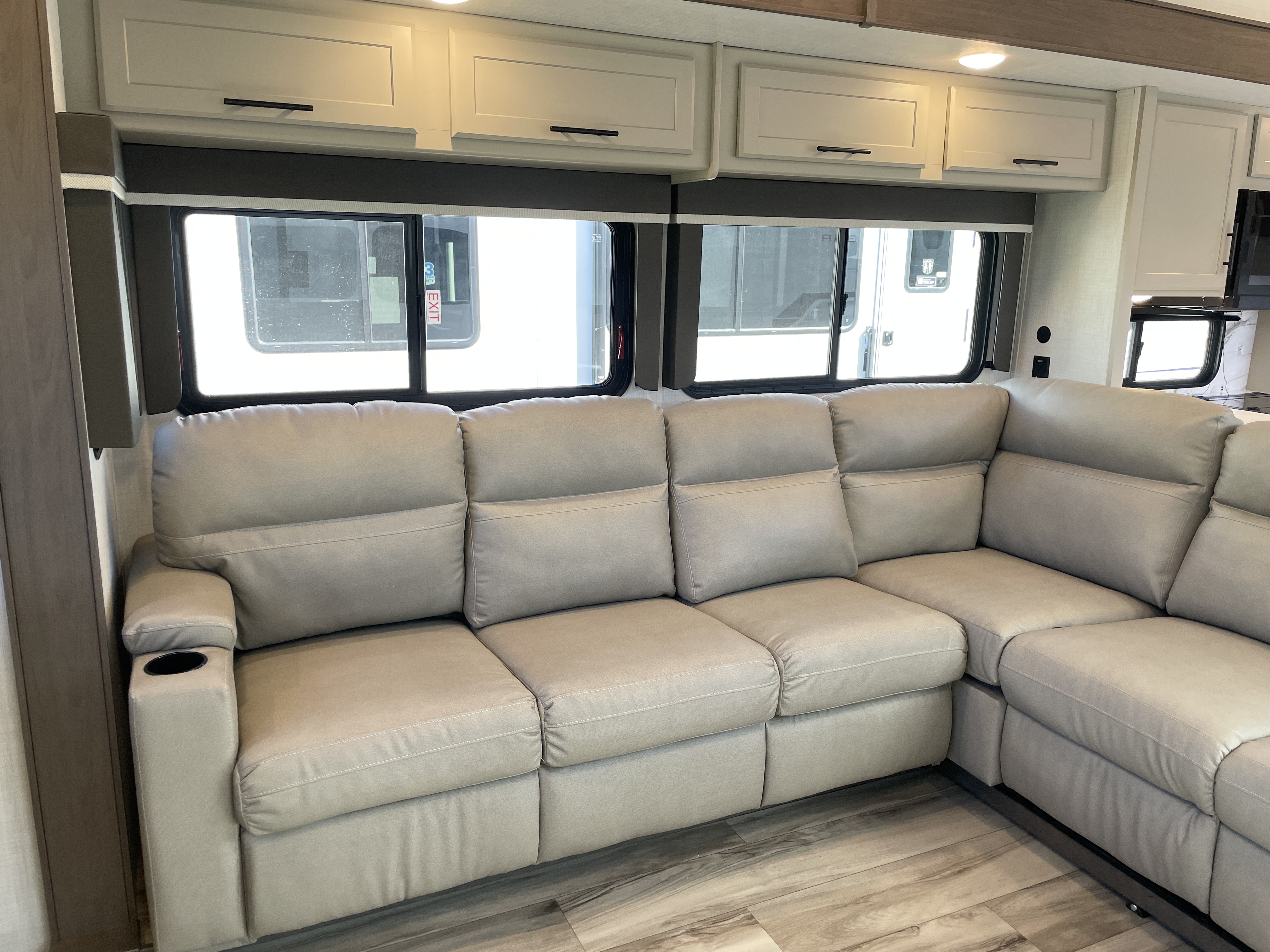 2027 Keystone Cougar 320RDS - Image 8