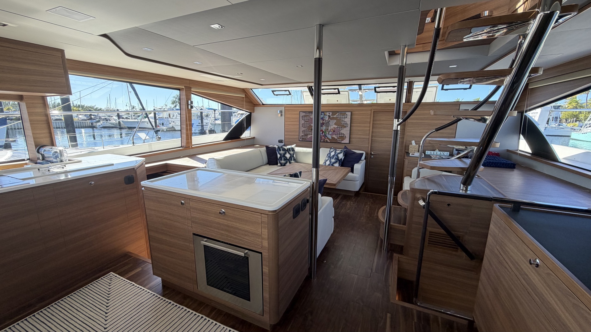 2025 Aquila 54 ENCLOSED BRIDGE - Image 58