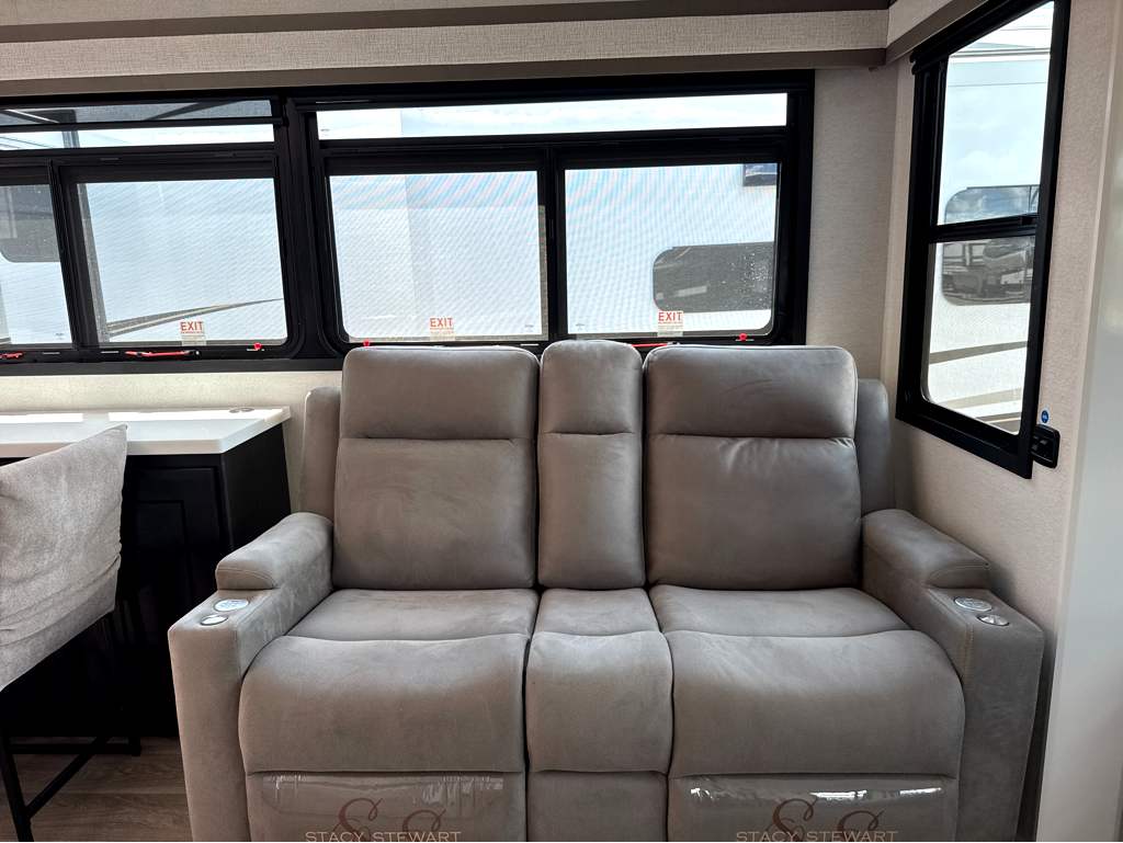 2027 JAYCO PINNACLE 32RLTS - Image 15