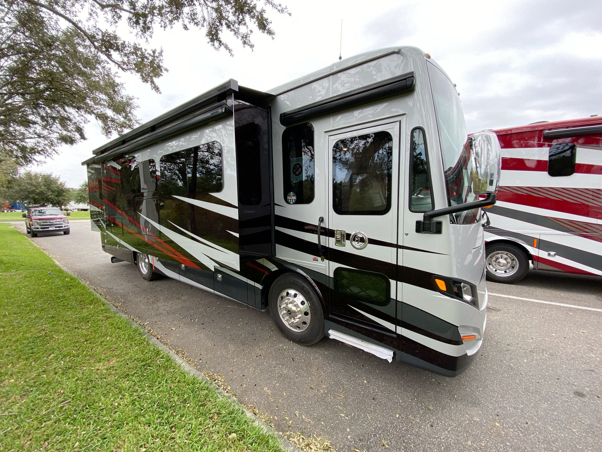 2025 Tiffin Allegro Red