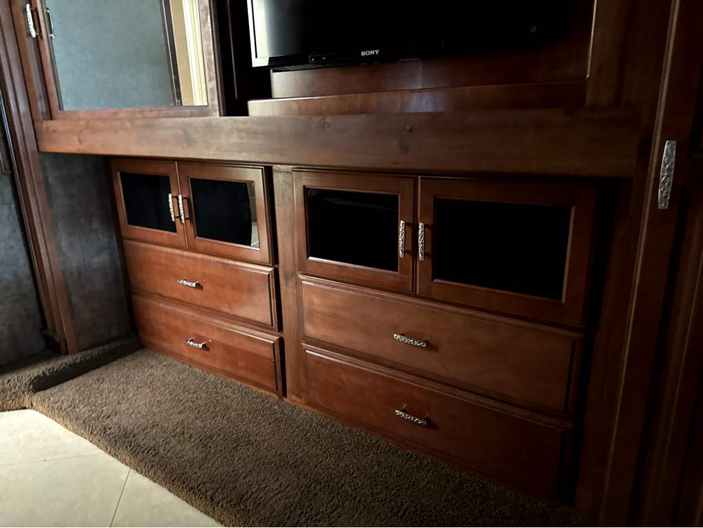 2014 Fleetwood DISCOVERY 40E - Image 27