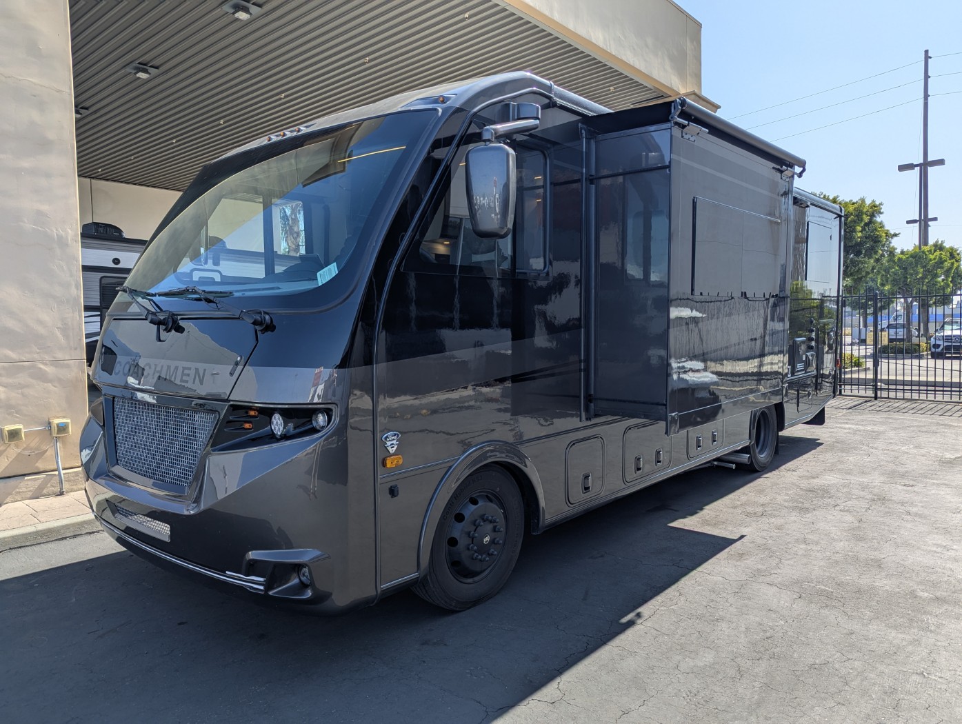 2026 Coachmen Euro 25TB - Image 3