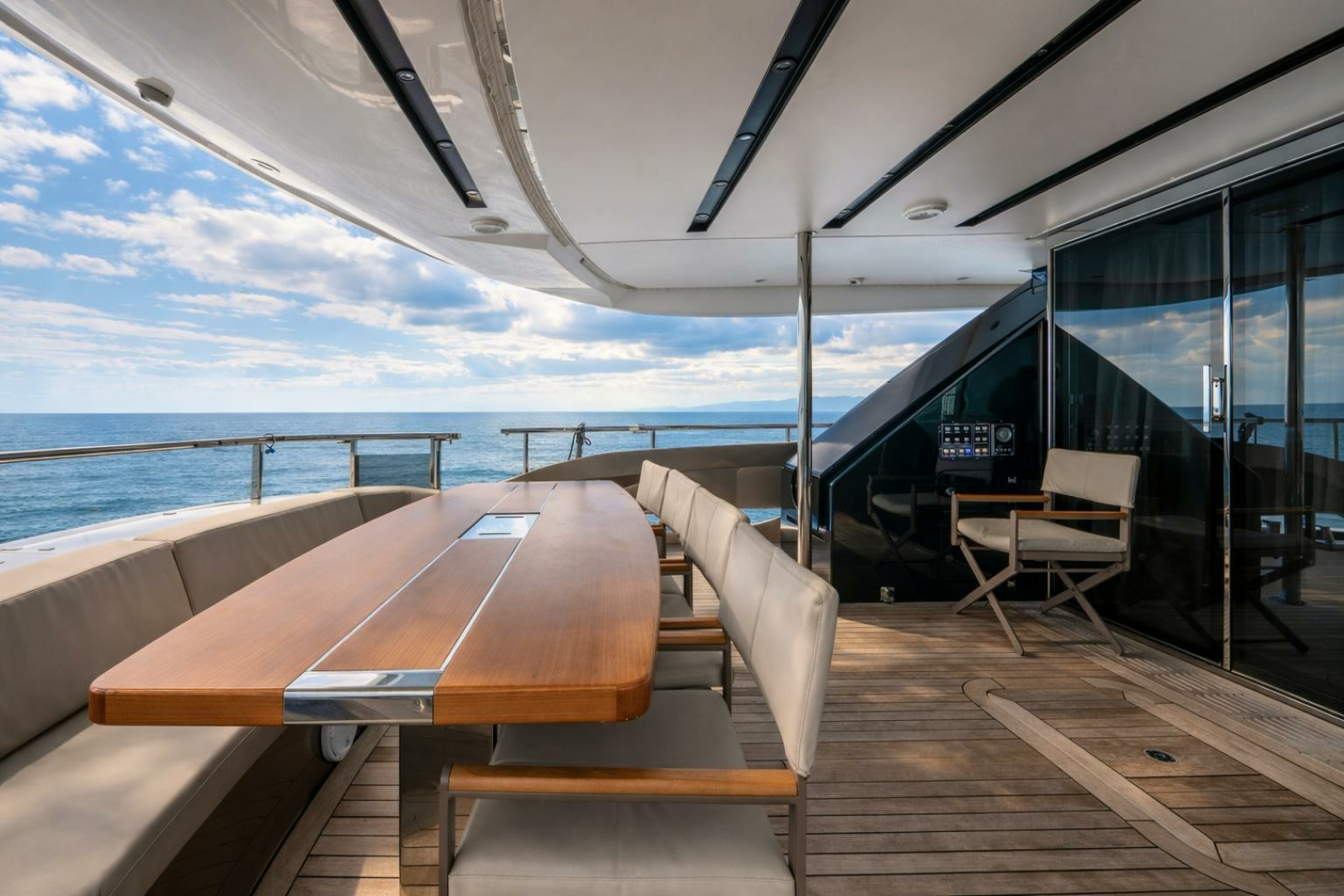 2018 Dominator Yachts Dominator Ilumen Base - Image 31