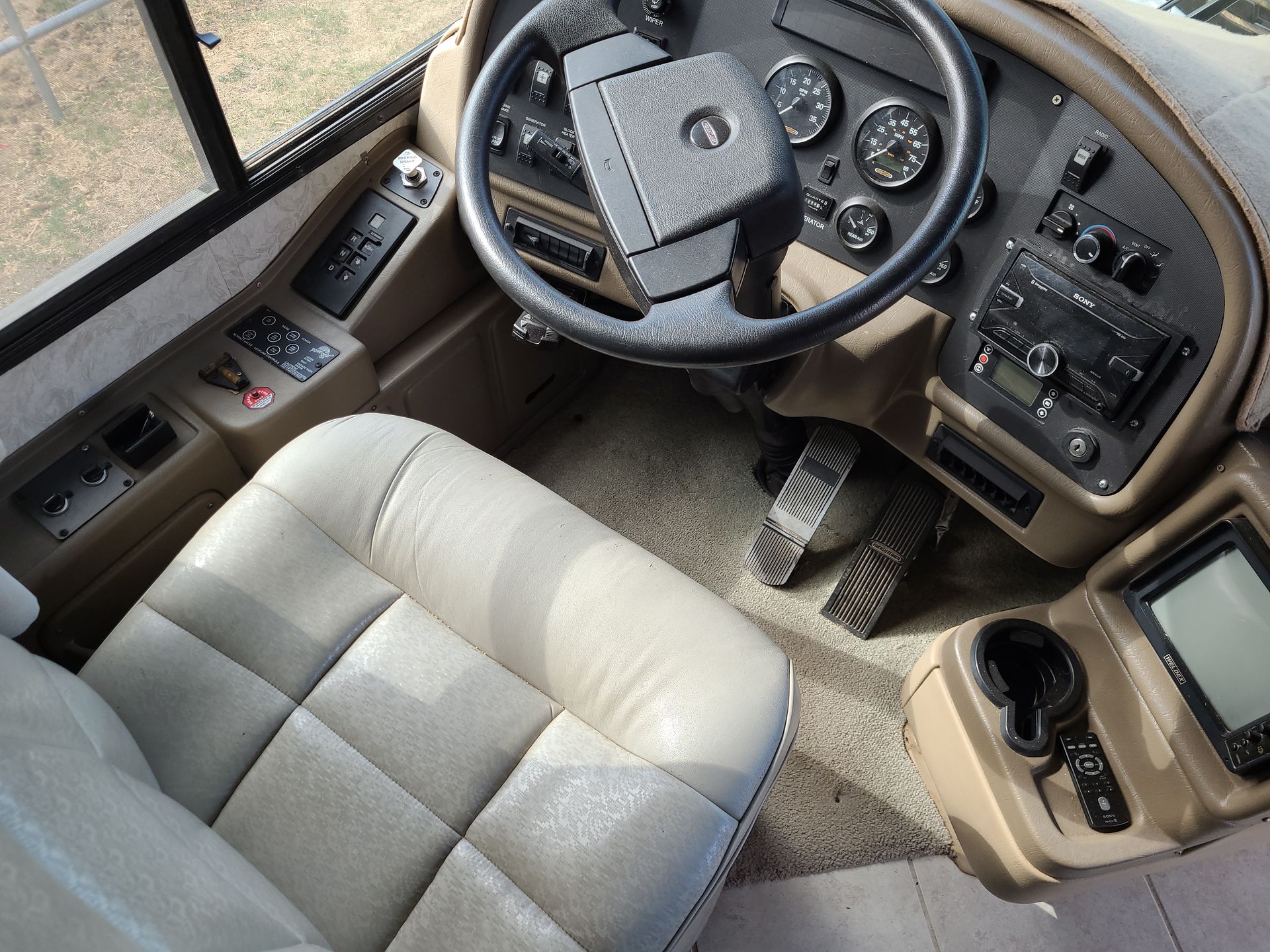 2005 National Tropical 396LX - Image 12