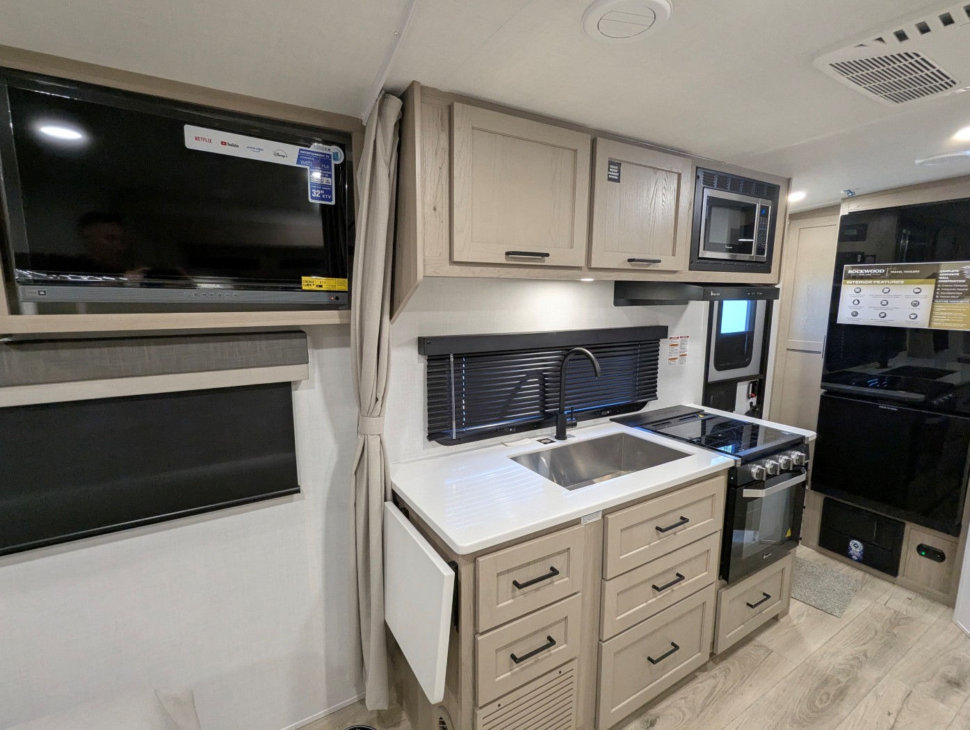 2026 Forest River Rockwood Mini Lite 2109S - Image 17