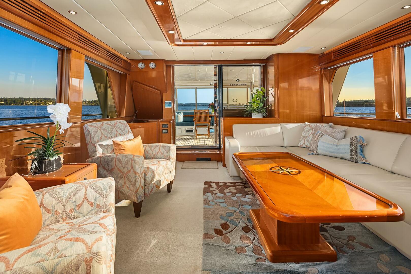 2014 Hampton 720 Skylounge LRC - Image 8