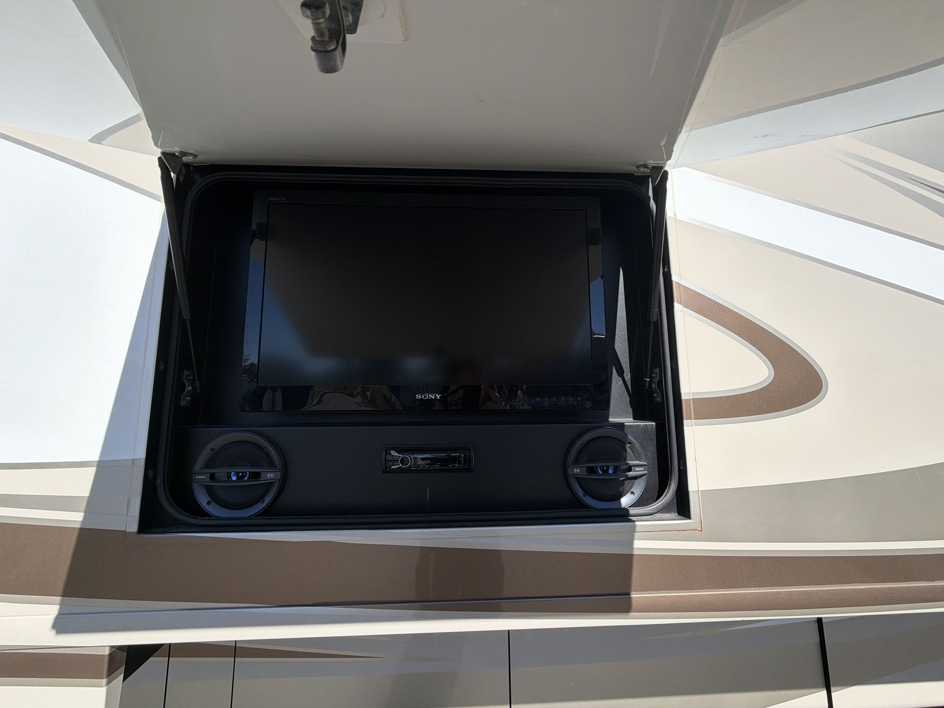 2013 Fleetwood Expedition 38B - Image 13