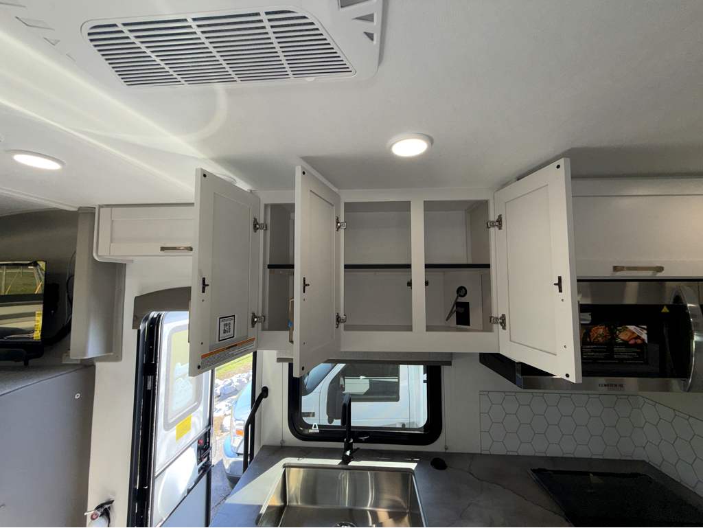 2027 ENTEGRA COACH ODYSSEY 24B - Image 15