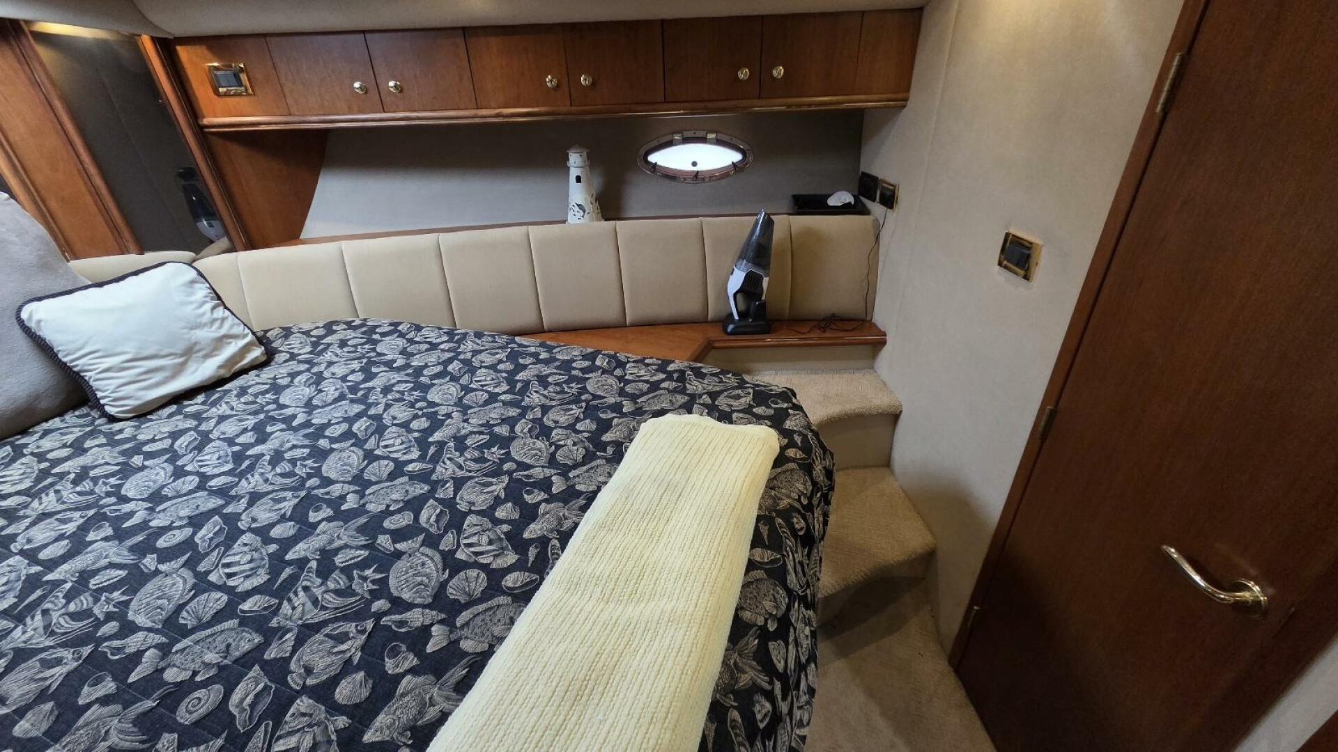 2000 Cruisers Yachts 4450 Express Motor Yacht - Image 52