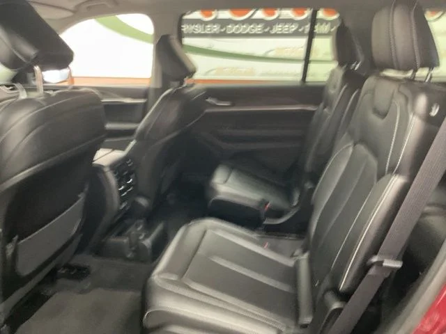2023 Jeep Grand-Cherokee-L Laredo Altitude 4x4 - Image 11