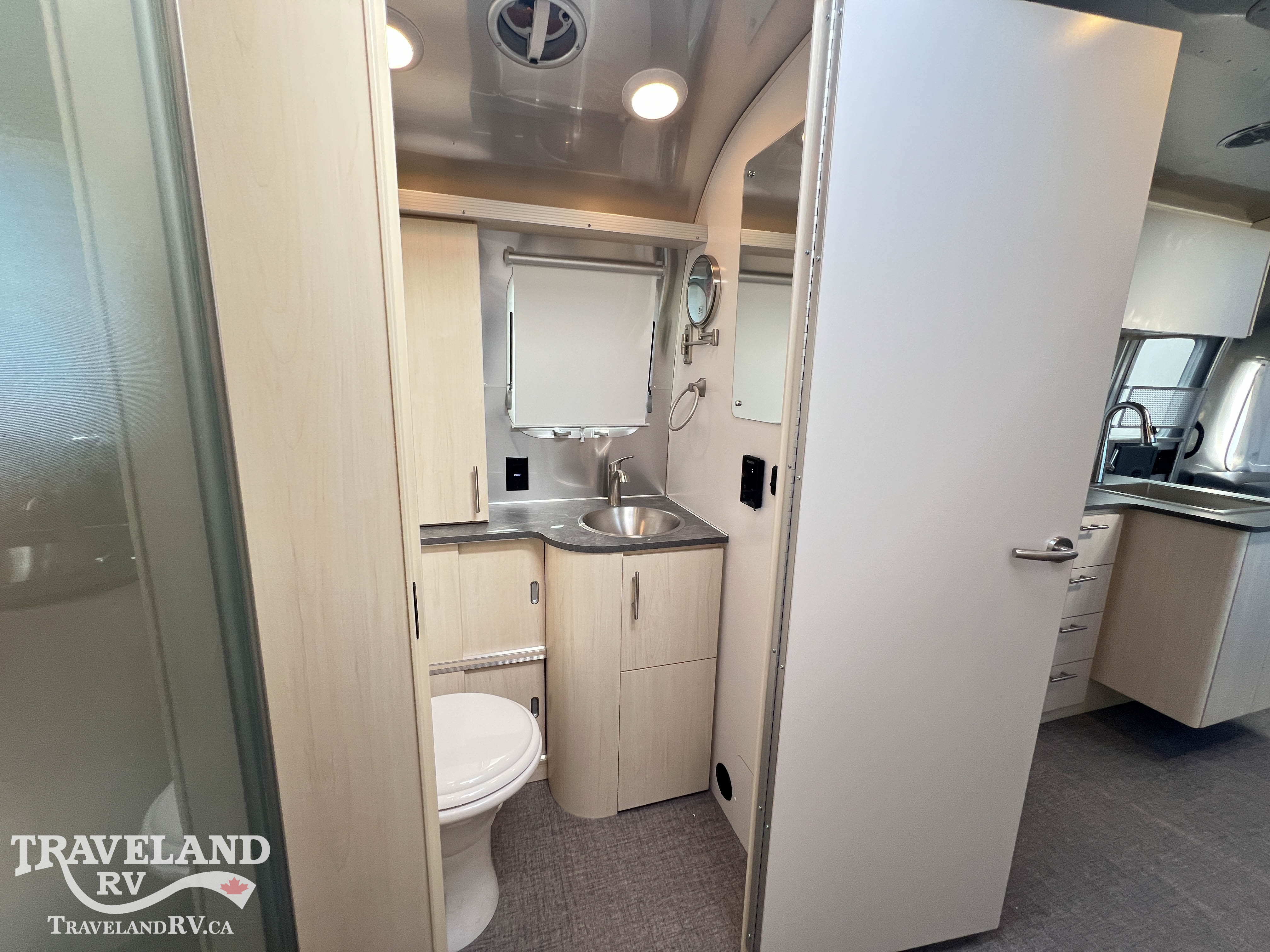 2026 Airstream Flying Cloud 27FB - Image 35