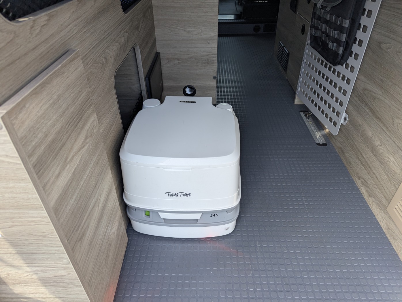 2024 Winnebago Solis Pocket 36A - Image 11