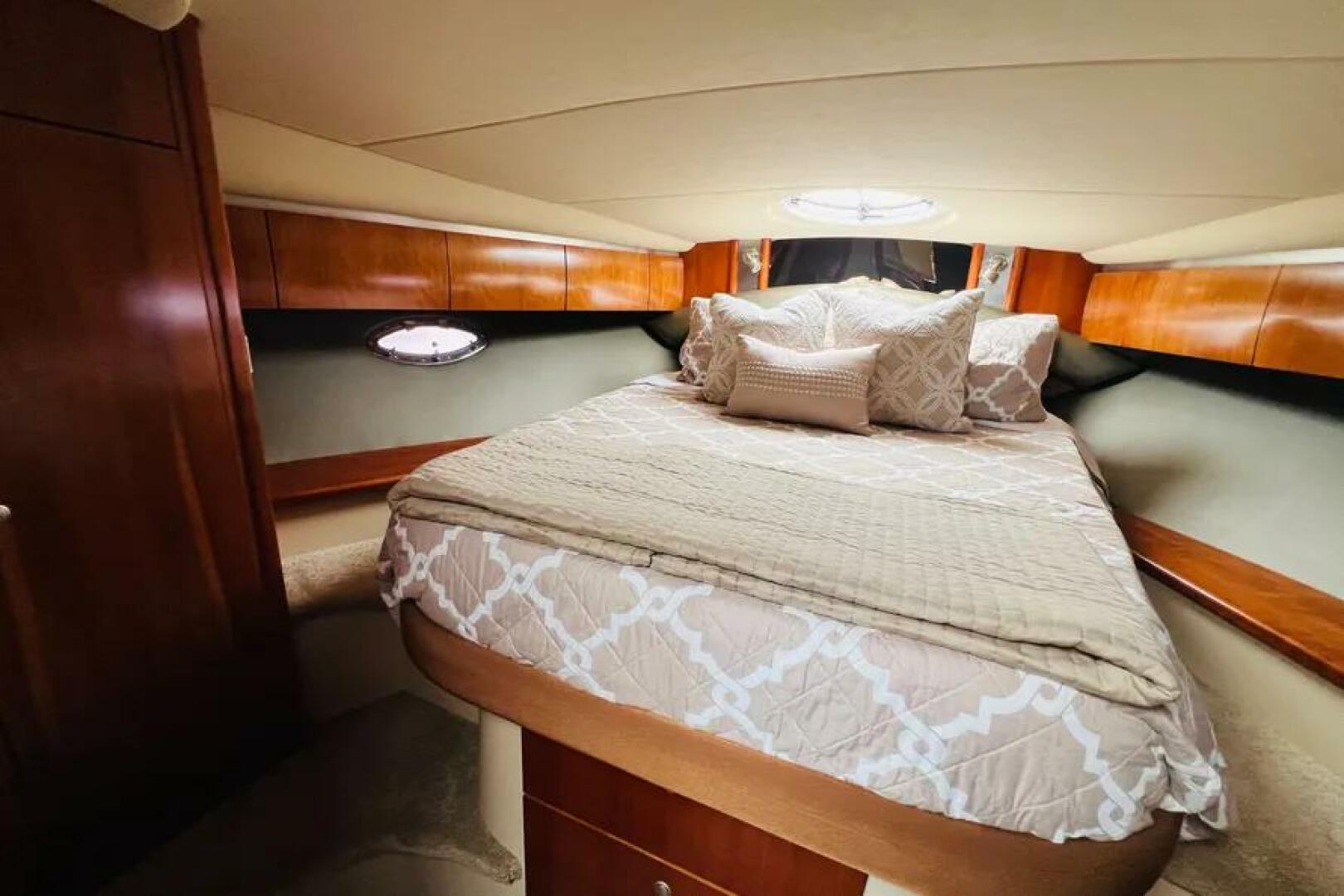 2006 Cruisers Yachts 420 Express - Image 23