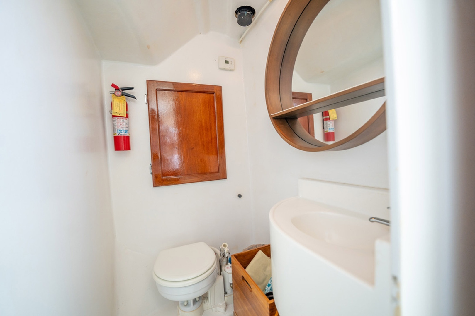 2005 Custom Michael Fitz 34' Pilothouse - Image 13