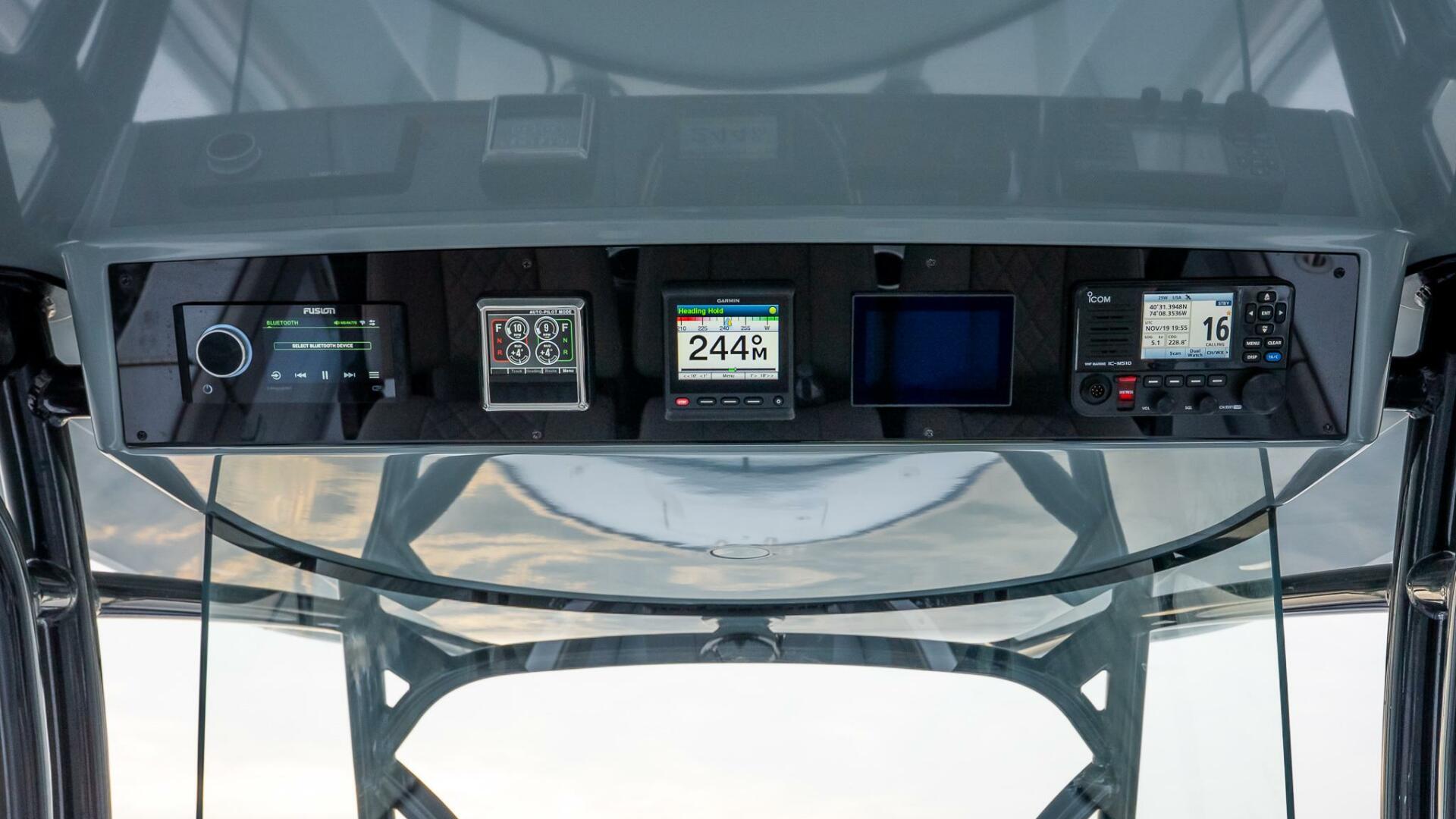 2023 Valhalla Boatworks V-33 - Image 26