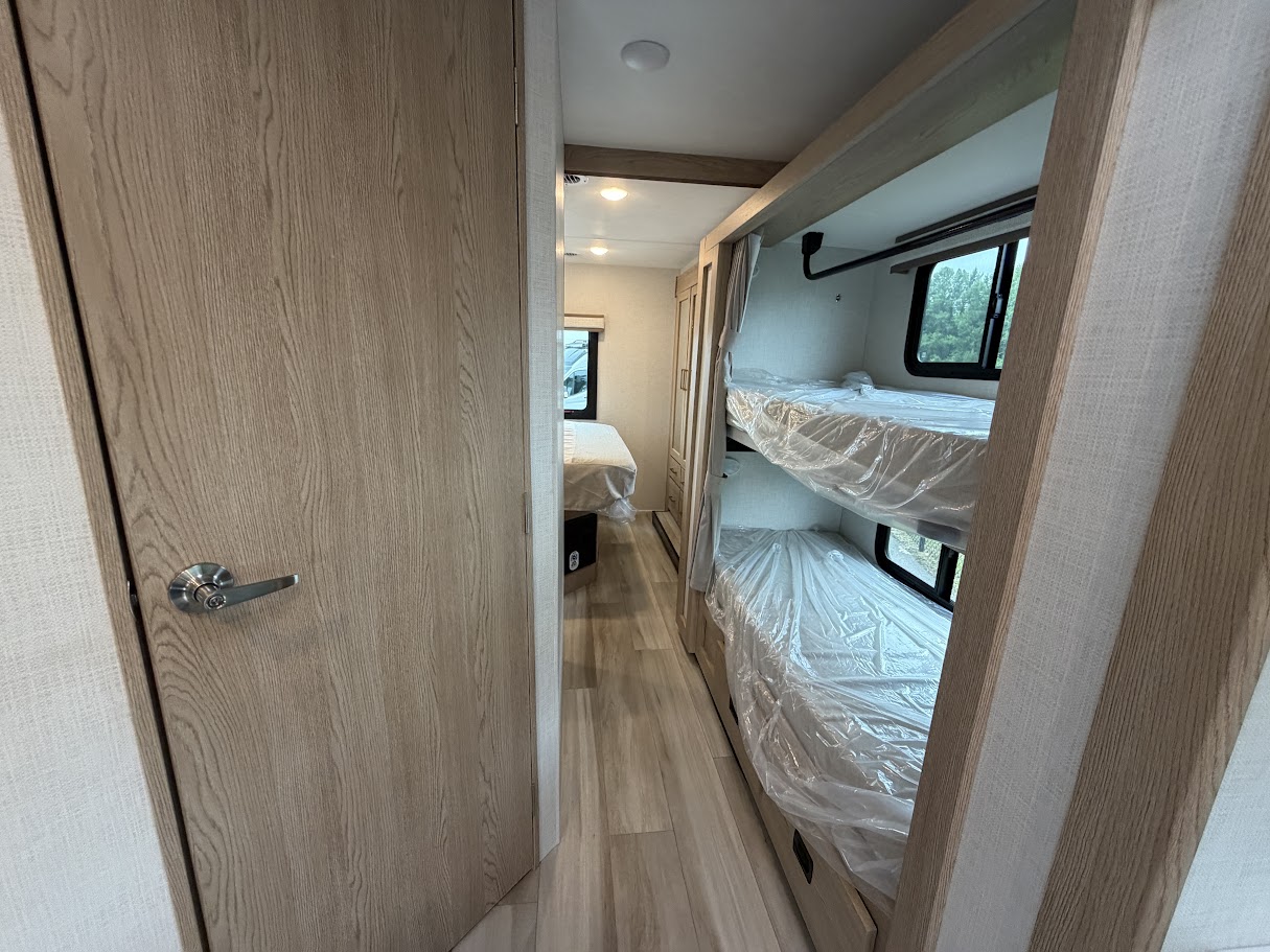 2027 THOR MOTOR COACH MAGNITUDE GA31 - Image 28