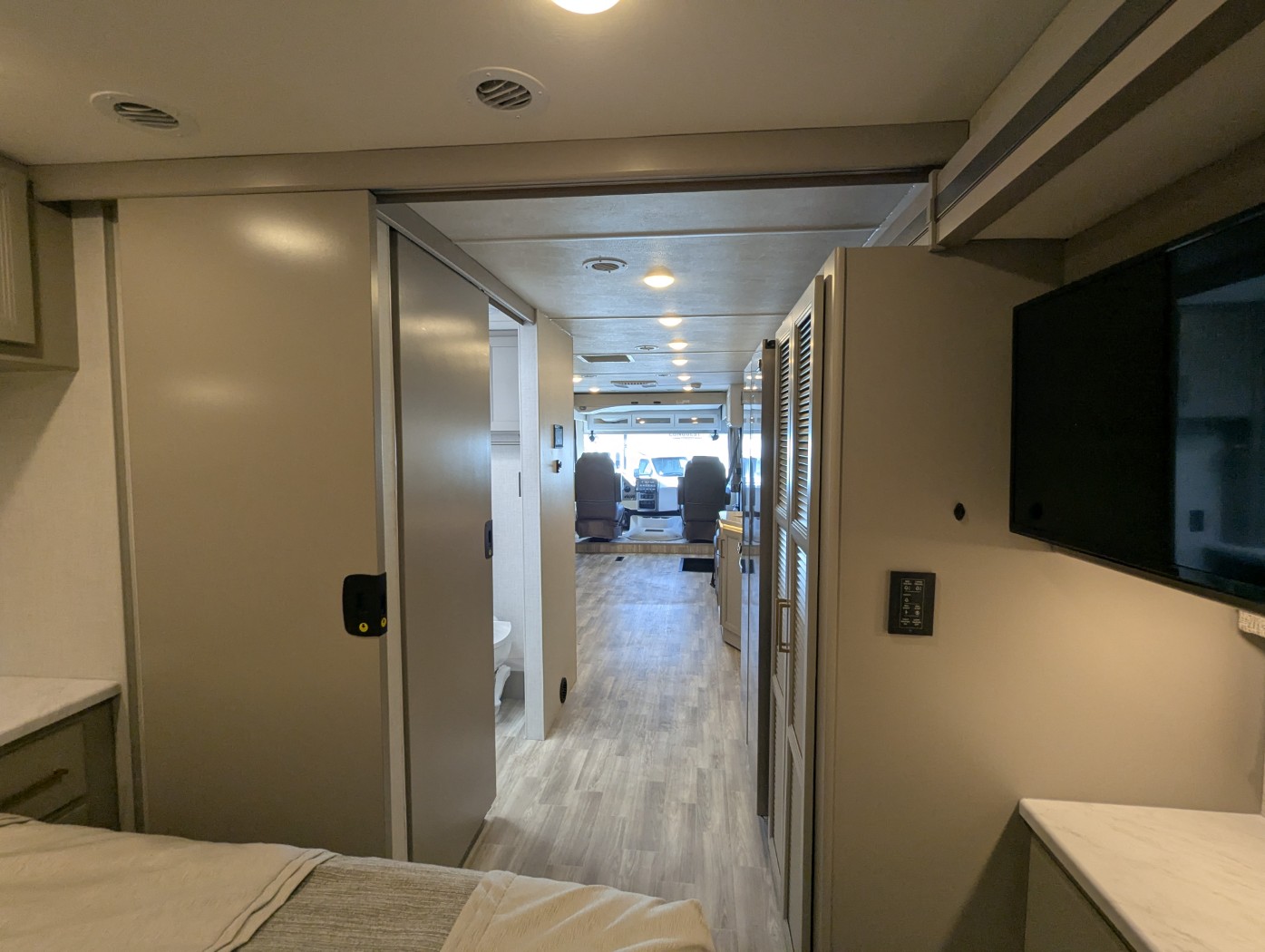 2025 Thor Motor Coach Windsport 35R - Image 39