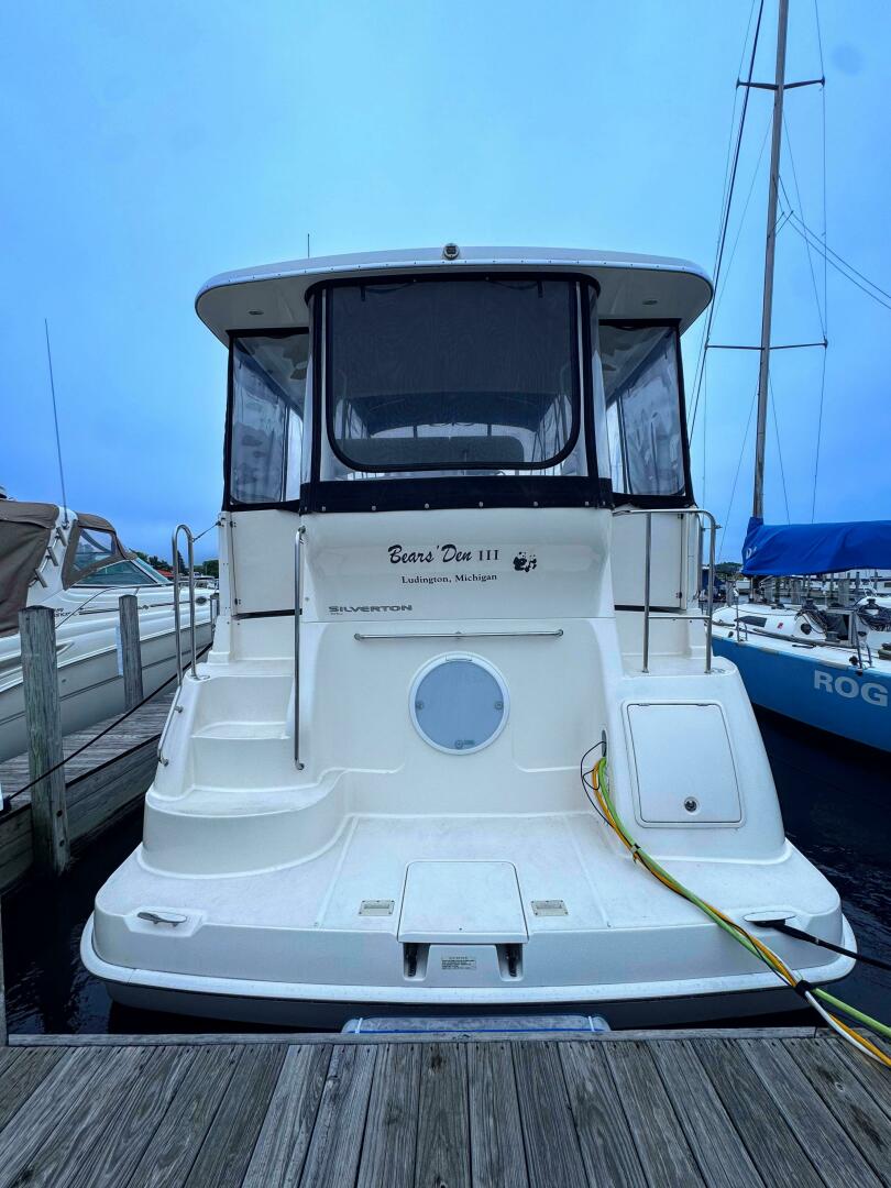 2005 Silverton 35 Motor Yacht - Image 3