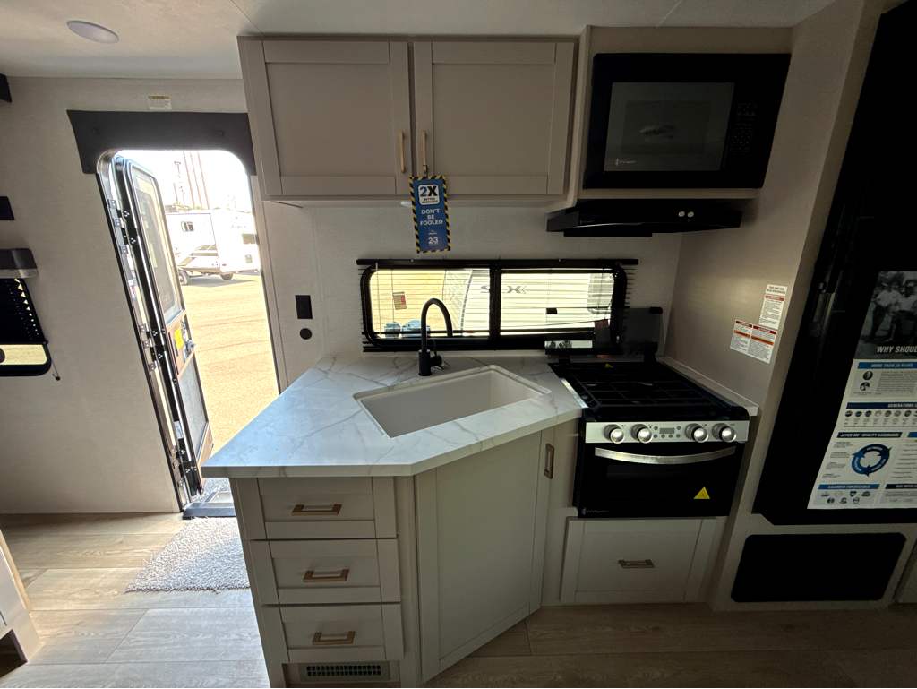2027 Jayco Jay Flight SLX 261BHS - Image 13