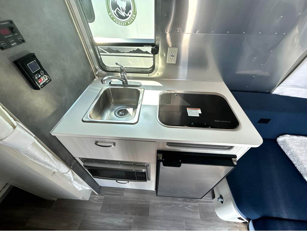 2025 AIRSTREAM BAMBI 16RB - Image 18