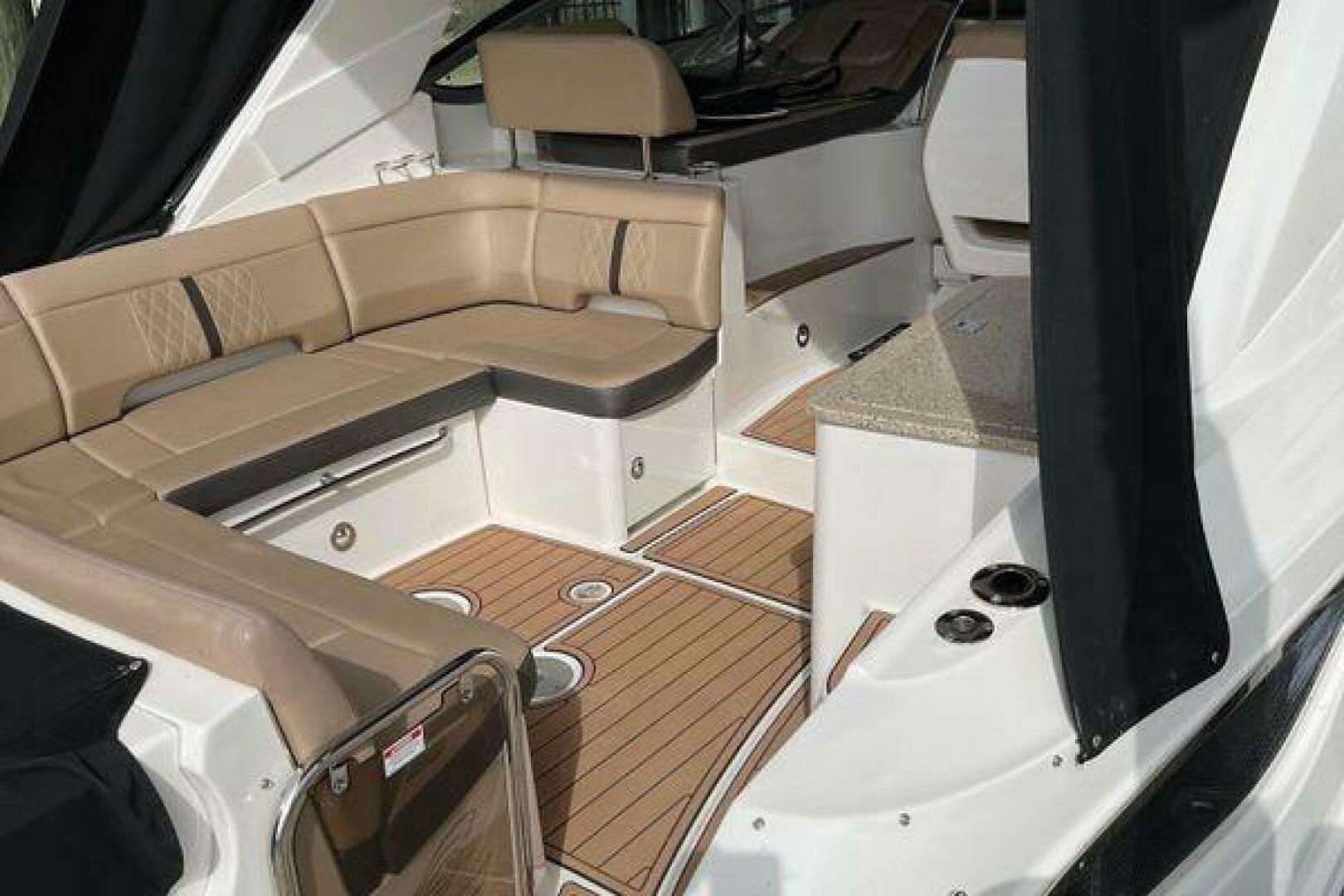 2017 Sea Ray Sundancer 350 - Image 4