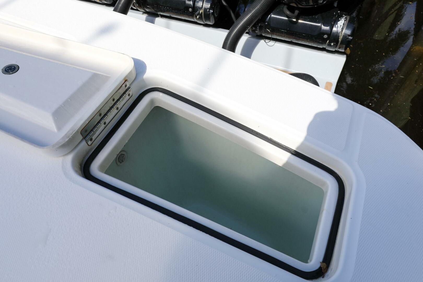 2020 REGULATOR 41 Standard - Image 16