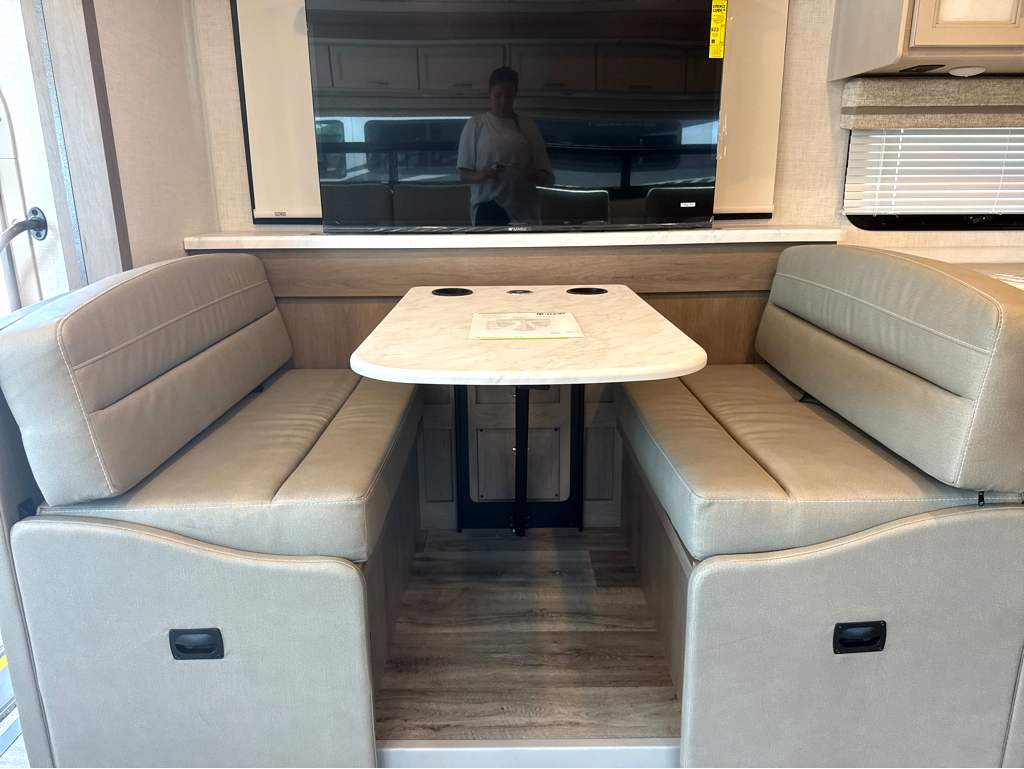 2027 THOR MOTOR COACH HURRICANE 36H - Image 14