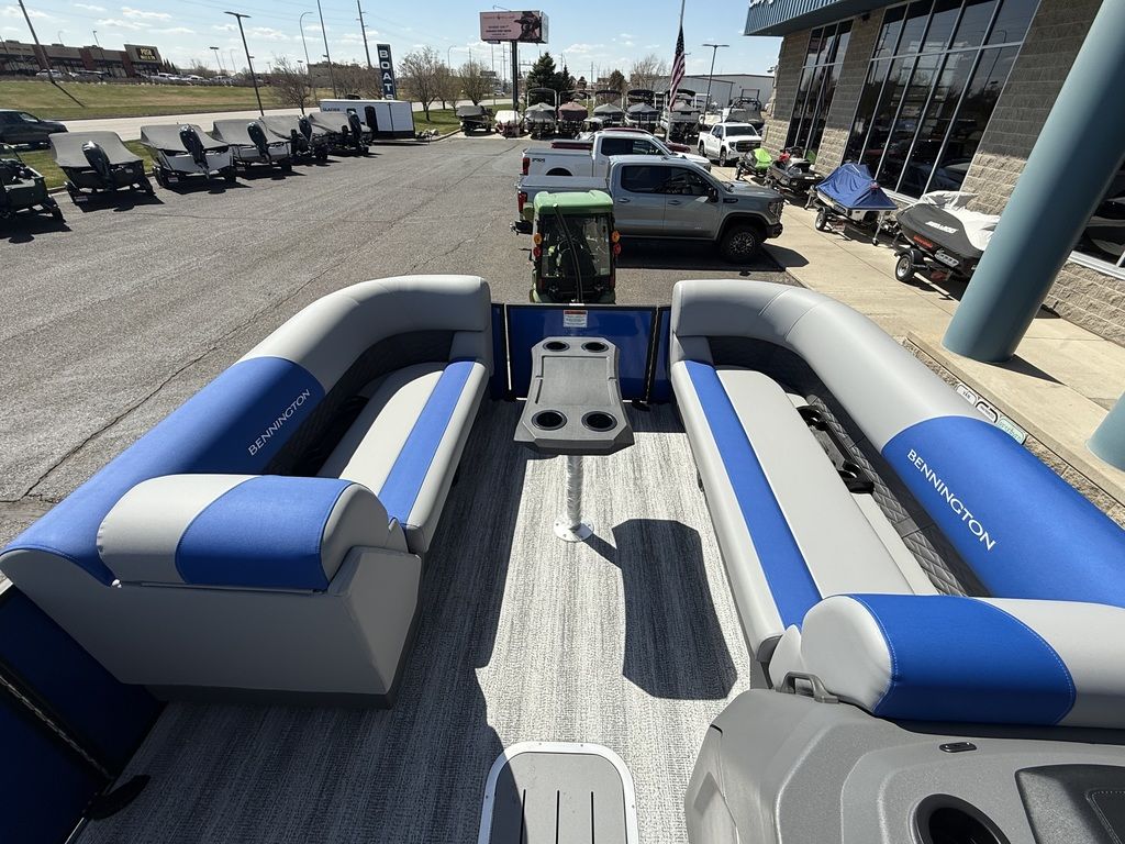 2025 Bennington 22 SSB Swingback Tri-Toon Pontoon - Image 30