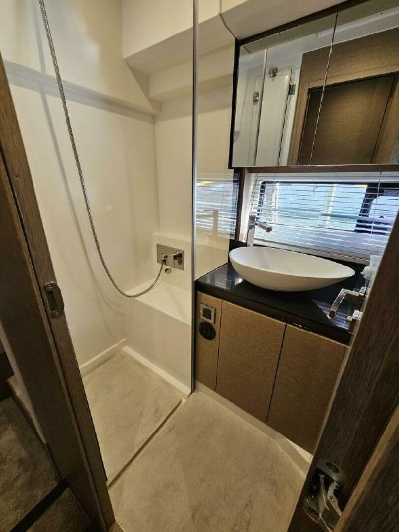 2018 Prestige 460 Fly - Image 20