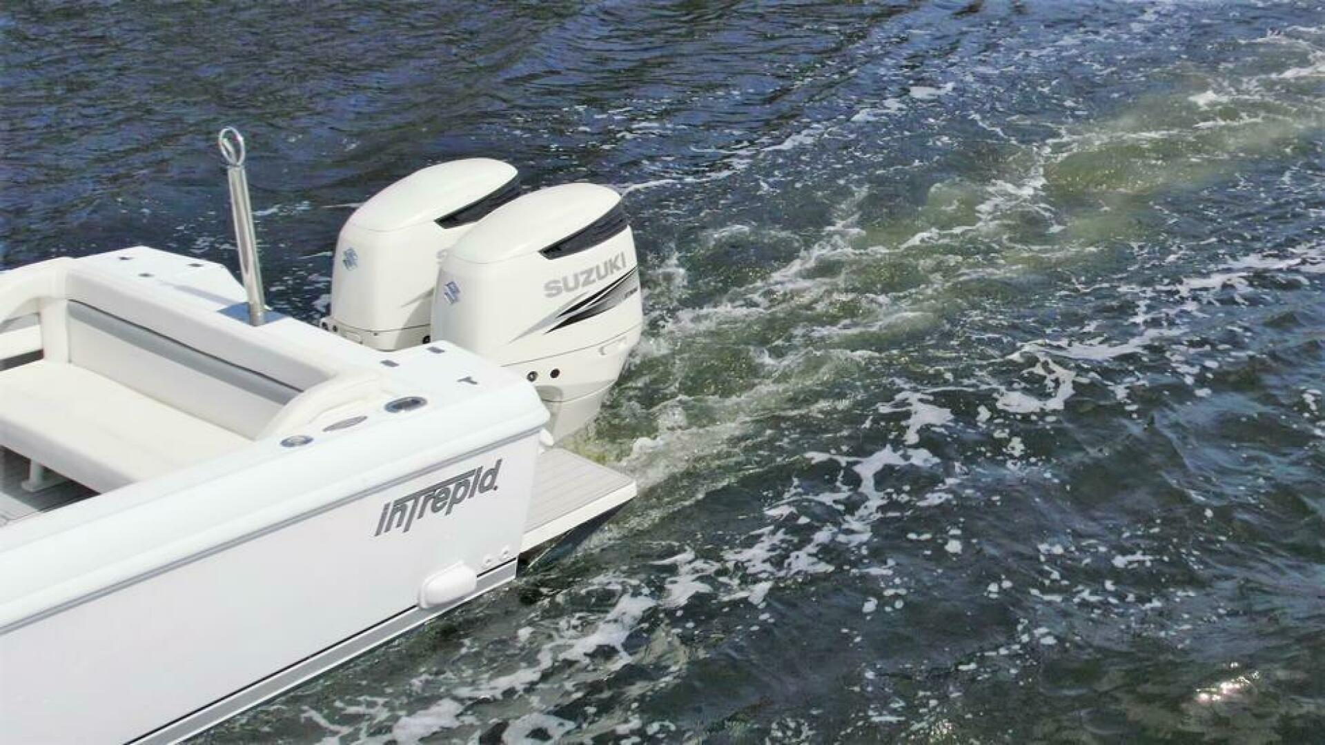 2003 Intrepid 32 - Image 2