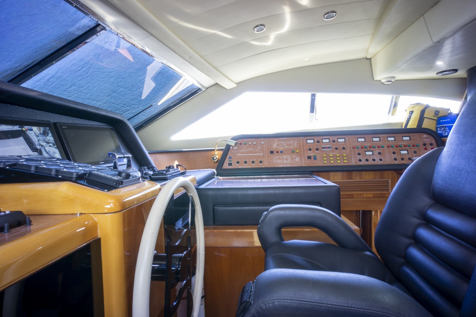 2000 Ferretti Yachts Custom Line 94 - Image 37