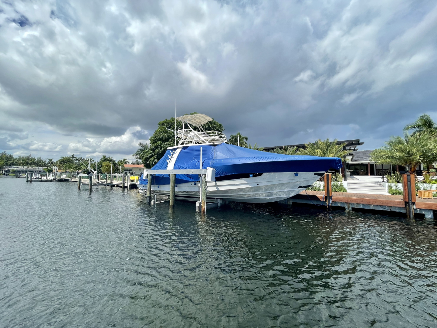 2016 Boston Whaler 420 Outrage - Image 2