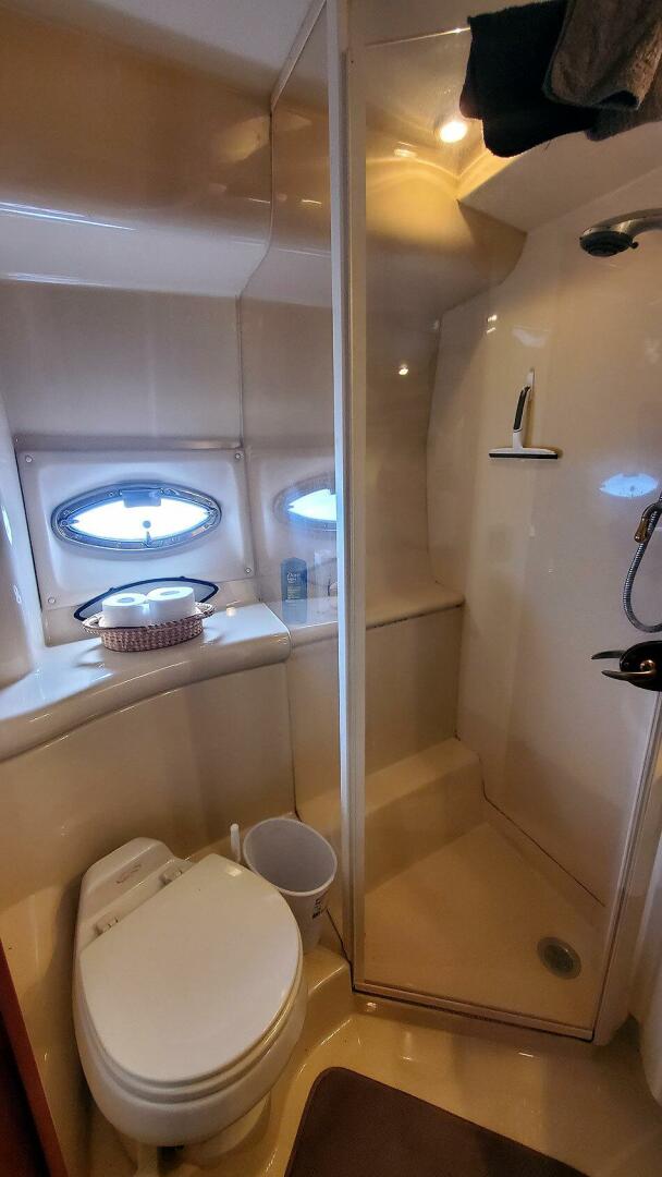 2004 Meridian 408 - Image 21