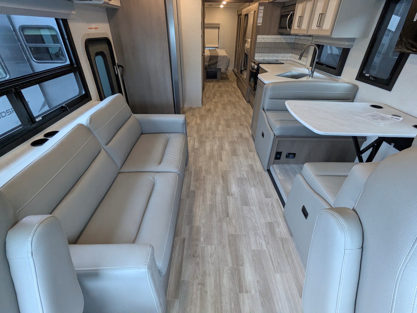 2026 Thor Motor Coach Windsport 35J - Image 12