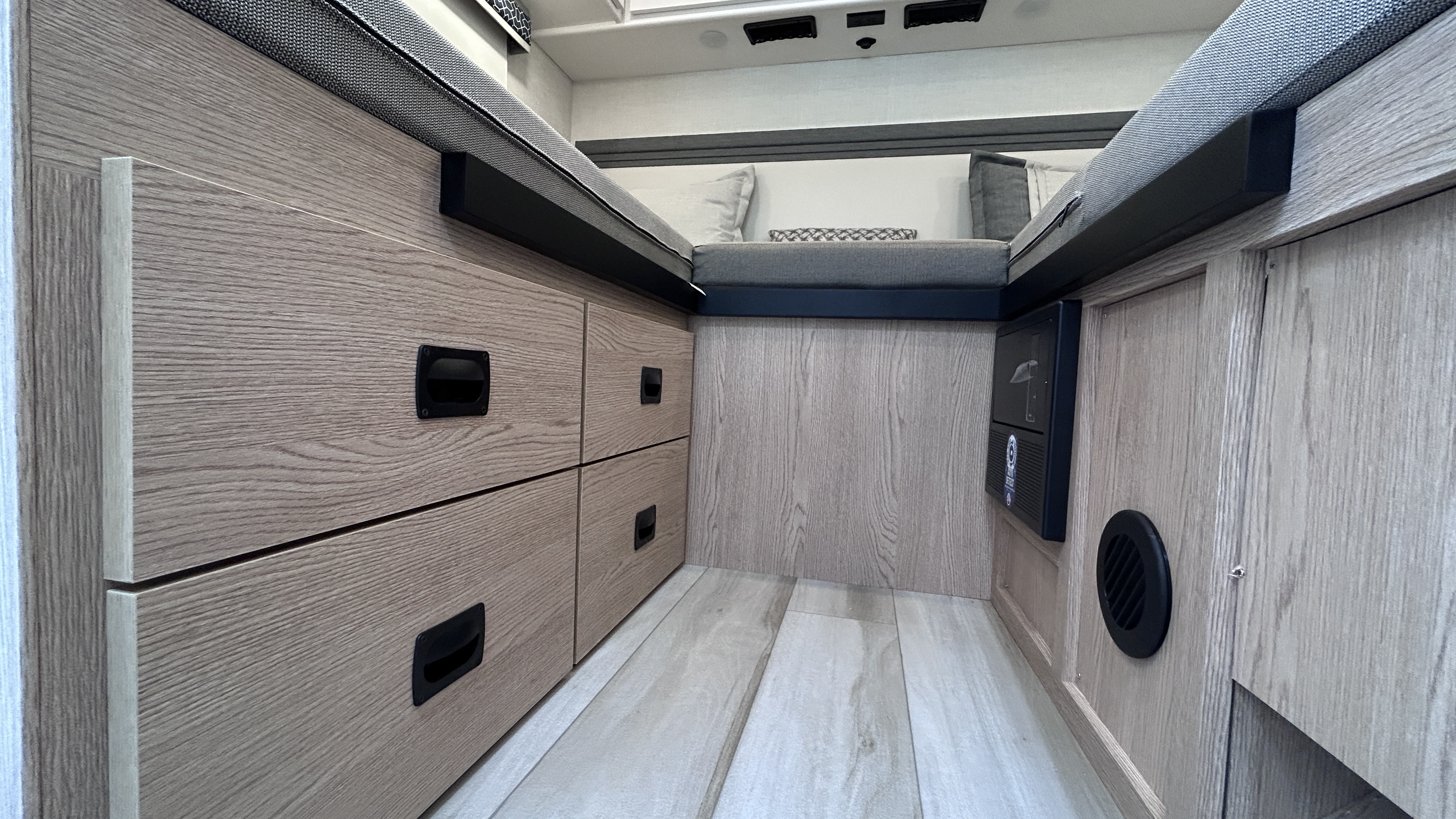 2026 Thor Motor Coach Quantum Sprinter GL24 - Image 20